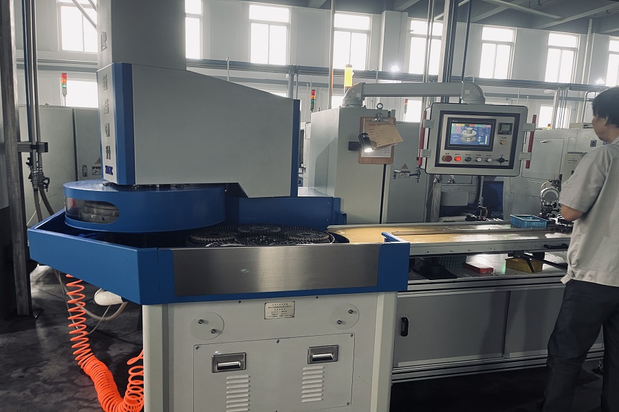 FTM nyt udstyr: dobbeltsidet slibemaskine